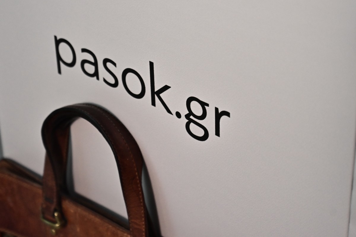 Στο απυρόβλητο η Ζωή, διυλίζουν το ΠΑΣΟΚ