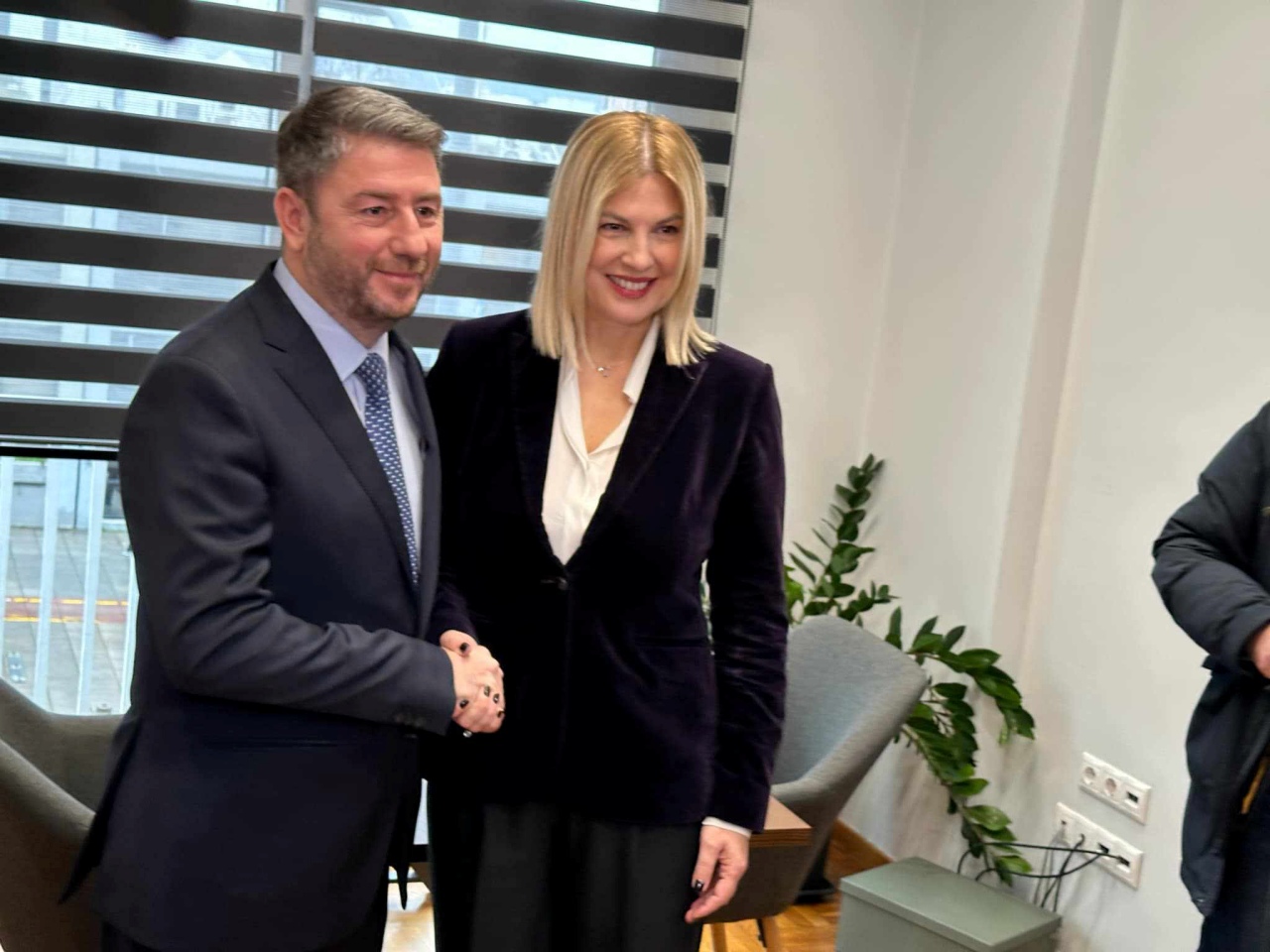 Στο ΠΑΣΟΚ η Ράνια Θρασκιά και επίσημα – Η συνάντηση με Ανδρουλάκη (ΦΩΤΟ+VIDEO)