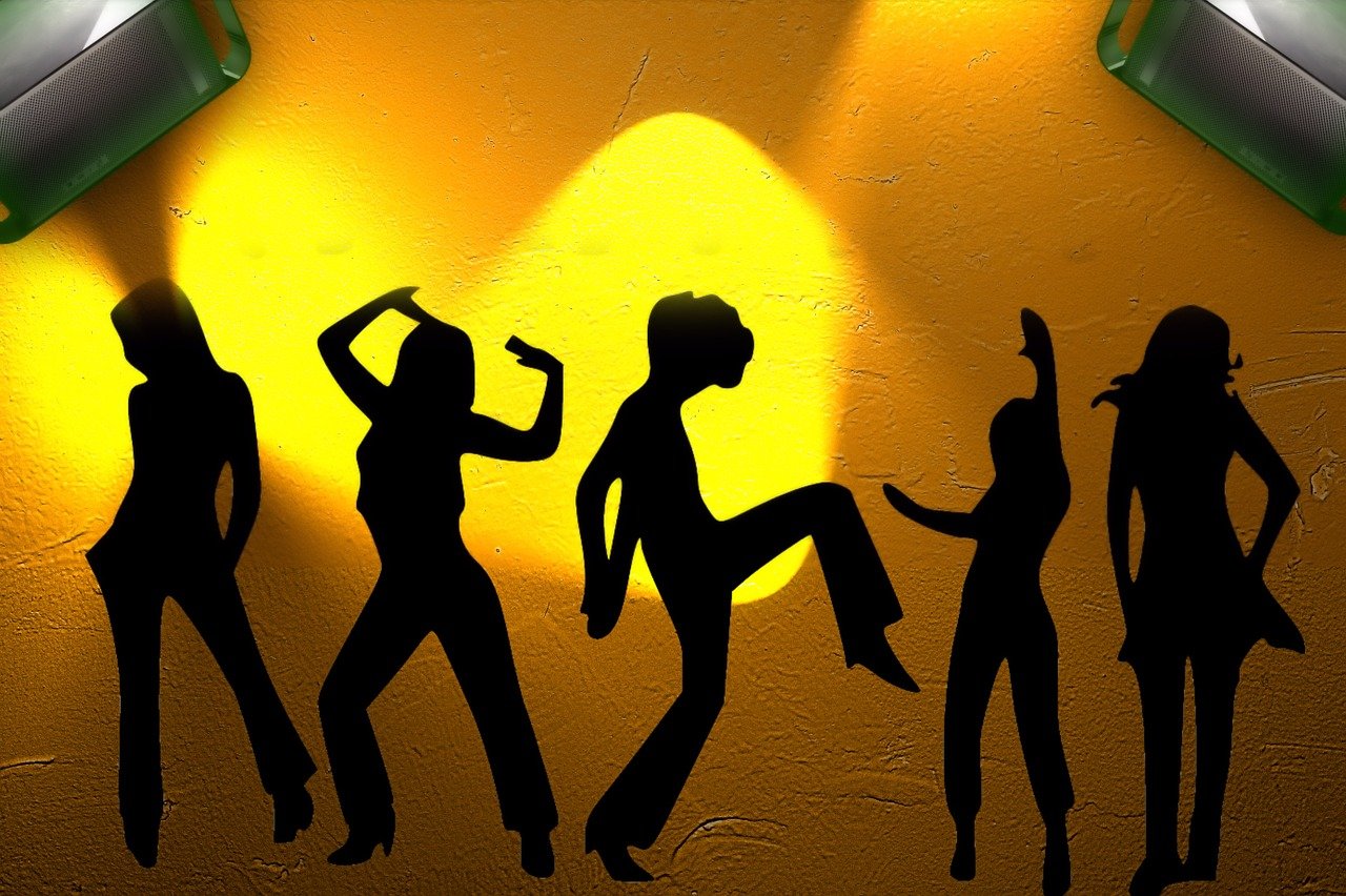 Από που βγαίνει η ατάκα: «Τι τραβάμε κι εμείς οι χορεύτριες!» (VIDEO)