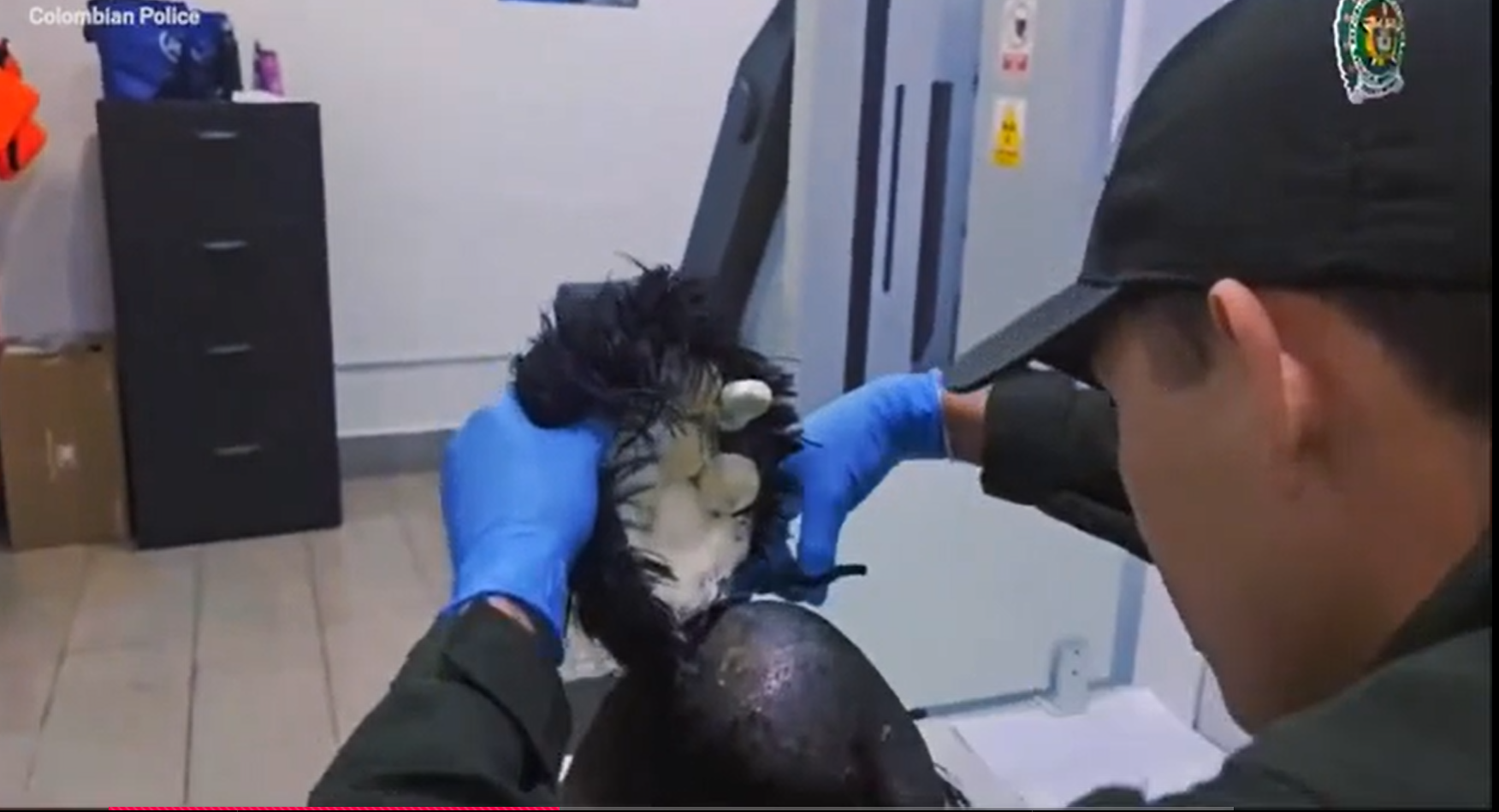 Κολομβία: Προσπάθησε να διακινήσει κοκαΐνη κάτω από την περούκα του