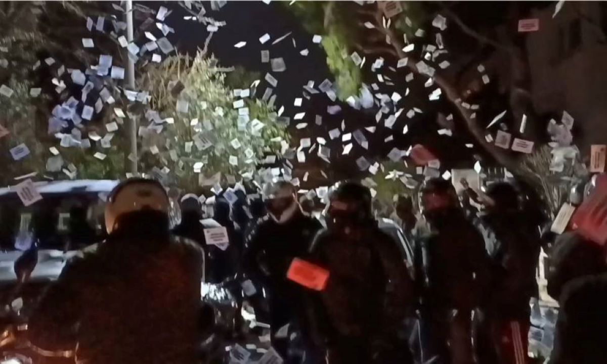 Επίθεση του Ρουβίκωνα στο σπίτι του Κωνσταντίνου Τασούλα (ΦΩΤΟ)