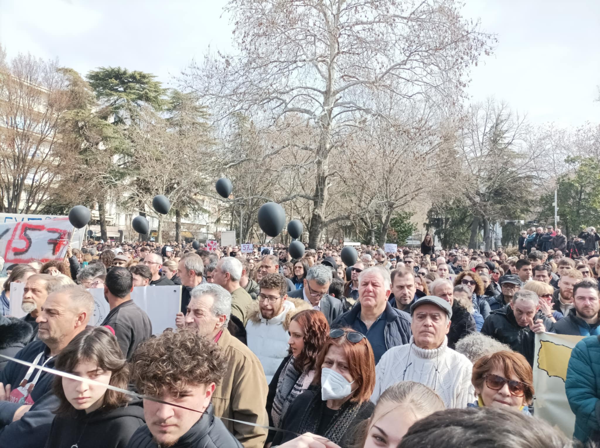 Τέμπη: Λαοθάλασσα στις Σέρρες – Δεκάδες χιλιάδες κόσμου ζητούν «Δικαιοσύνη» (ΦΩΤΟ)
