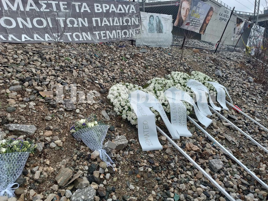 Τέμπη: Θλίψη και βουβός πόνος στον τόπο του δυστυχήματος (ΦΩΤΟ)