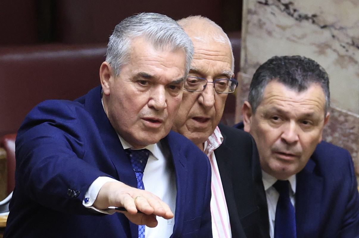 Σεξιστική επίθεση Κυριαζίδη: «Κάνε κάνα παιδί ή υιοθέτησε» – Σάλος στη Βουλή – Άπαντες στο πλευρό της Κωνσταντοπούλου