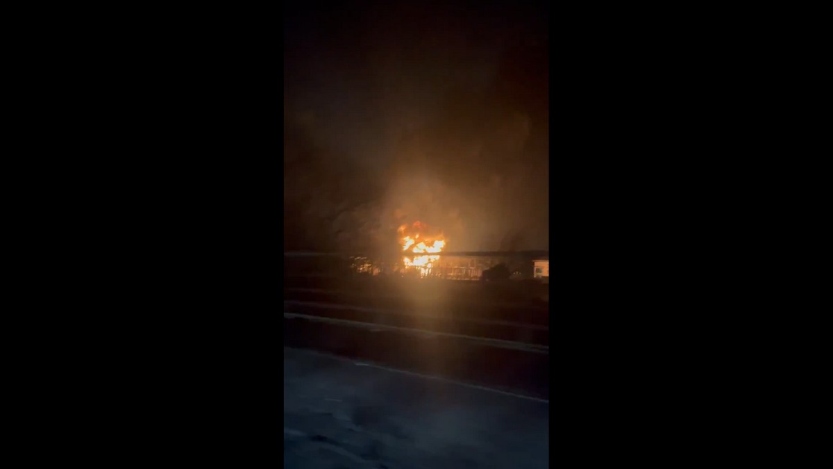 Χάος στο Χίθροου από πυρκαγιά – Μπλακ άουτ στις πτήσεις (VIDEO)