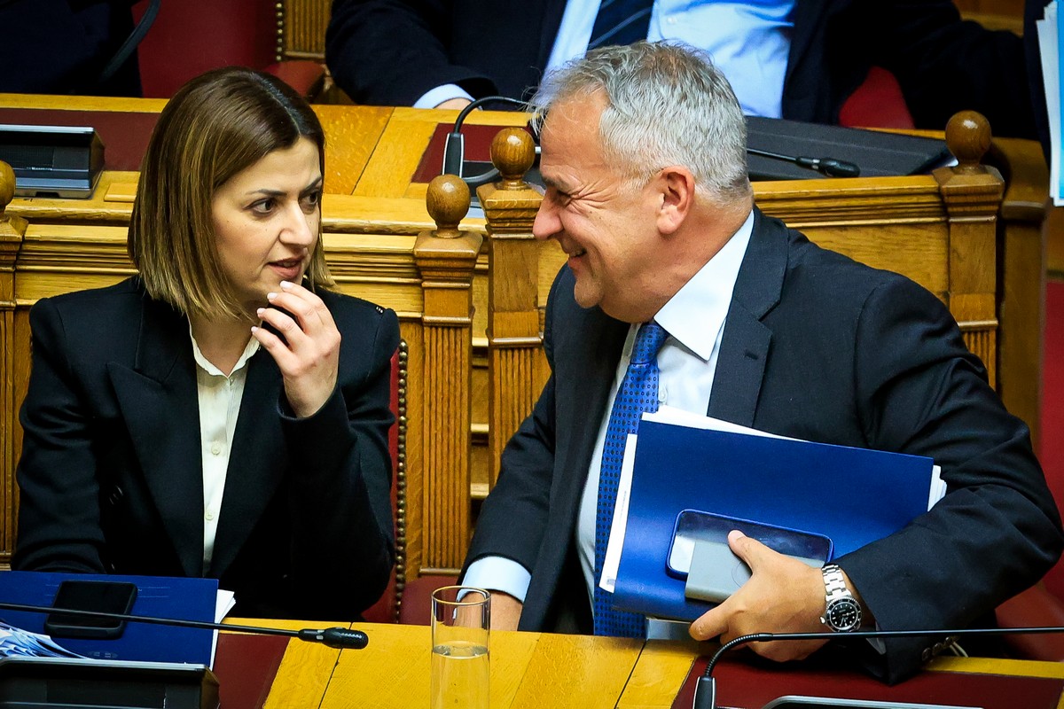 Ενόχλησαν τα γέλια Βορίδη-Αγαπηδάκη (ΦΩΤΟ)