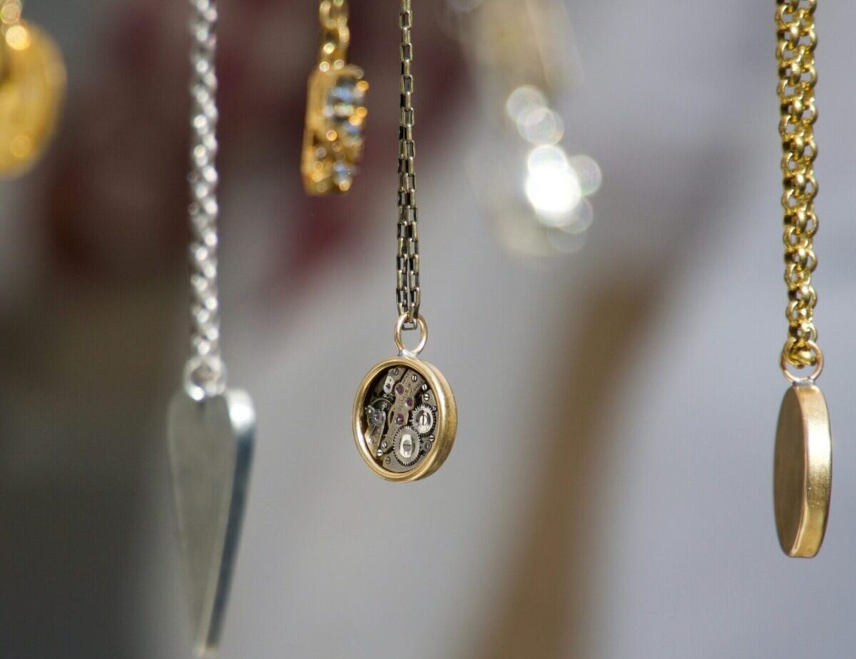 Σύλληψη 51χρονης στη Θεσσαλονίκη – Έκλεψε κοσμήματα και χρήματα από τσάντα