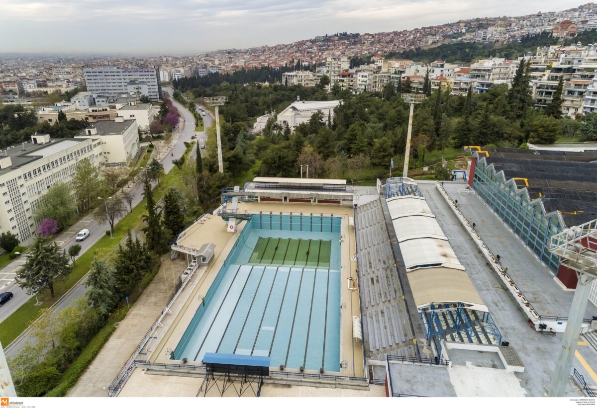Θεσσαλονίκη: Μαζική διαμαρτυρία για το κλειστό Εθνικό κολυμβητήριο (15/10)