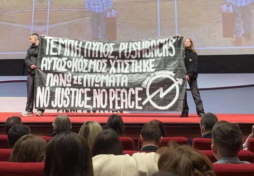 Πανό και συνθήματα για τα Τέμπη στο 27ο Φεστιβάλ Ντοκιμαντέρ Θεσσαλονίκης (VIDEO)