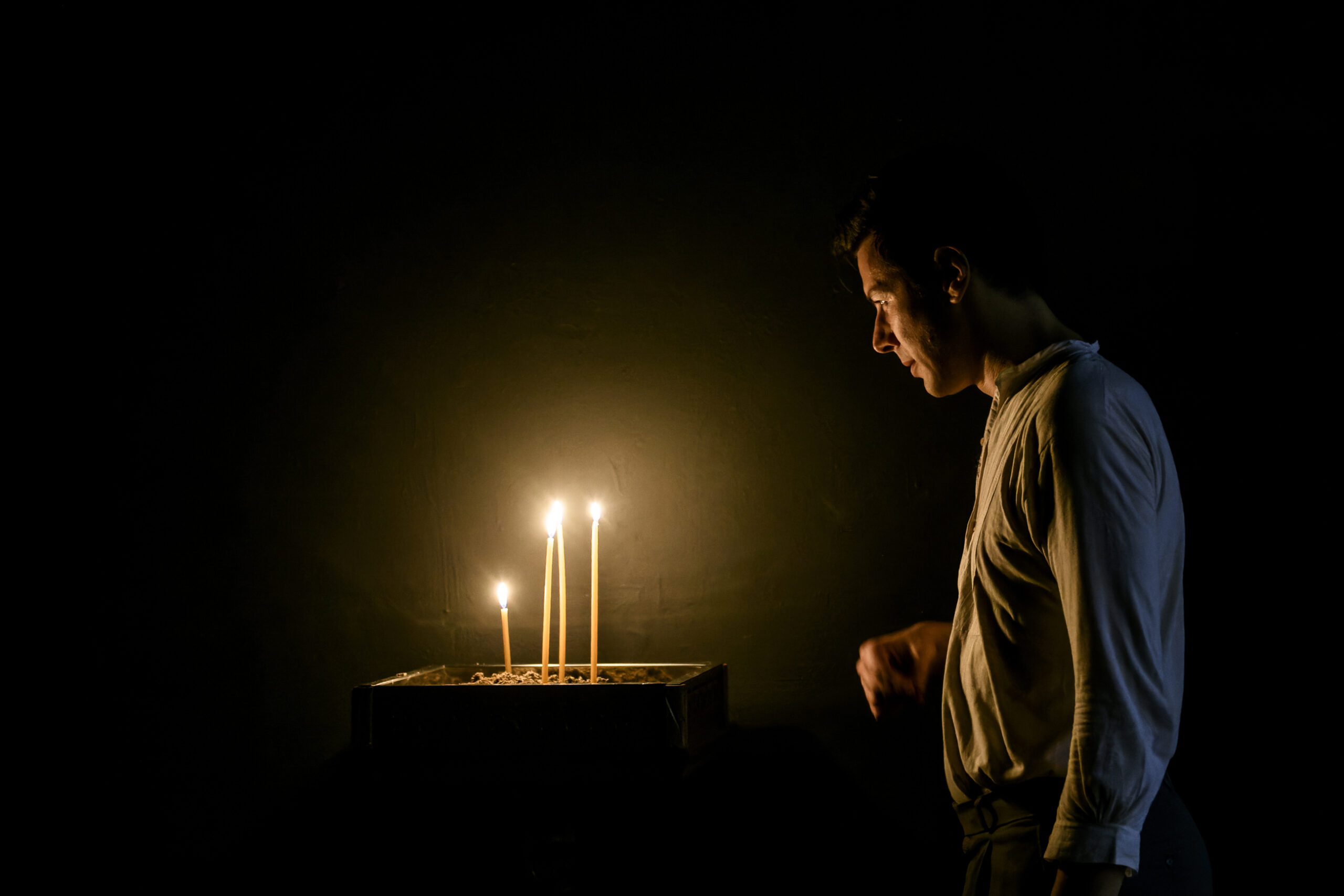 «Ήλιος με δόντια» μια παράσταση βασισμένη στο ομώνυμο μυθιστόρημα του