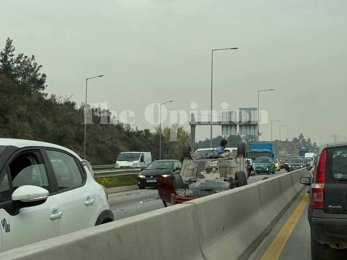 Θεσσαλονίκη: ΙΧ αναποδογύρισαν στον Περιφερειακό – Δύο τραυματίες (ΦΩΤΟ + VIDEO)