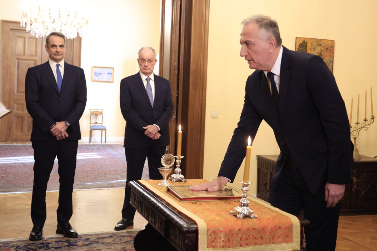 Ορκίστηκε νέος Υφυπουργός Ανάπτυξης ο Σταύρος Καλαφάτης (ΦΩΤΟ)