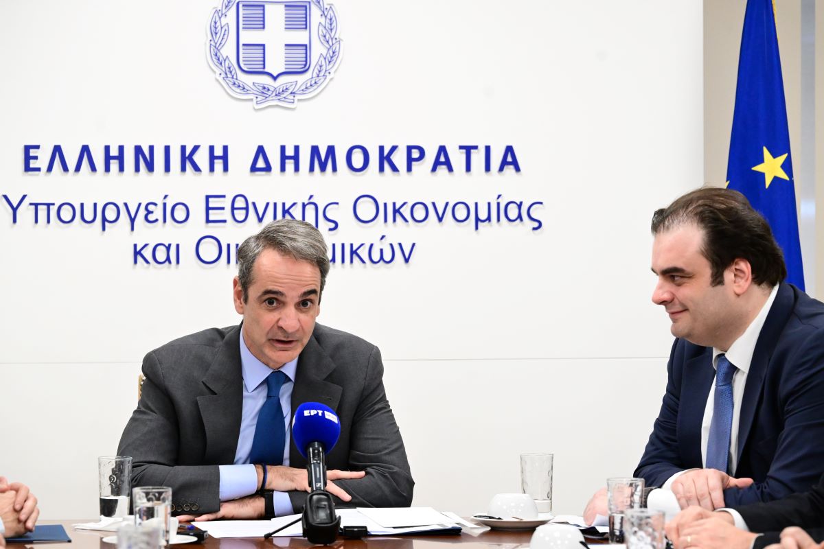 Μητσοτάκης από υπουργείο Οικονομικών: Μείωση φόρων και αύξηση μισθών (ΦΩΤΟ + VIDEO)