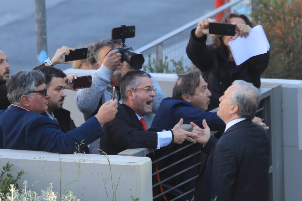Επεισόδιο έξω από την Εθνική Πινακοθήκη – Παράνομη κράτηση του Νίκου Παπαδόπουλου καταγγέλλει ο δικηγόρος του (VIDEO)