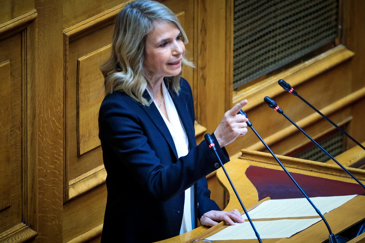 Αποστολάκη: Διπλό έγκλημα στα Τέμπη – Ενορχηστρωτής ο Μητσοτάκης – Πολιτικά και ηθικα απονομιμοποιημένος