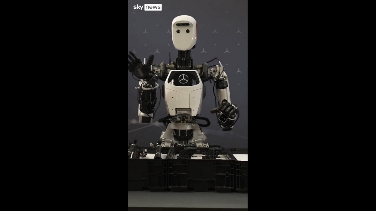 Η Mercedes «προσλαμβάνει» ρομπότ στην παραγωγή της (VIDEO)