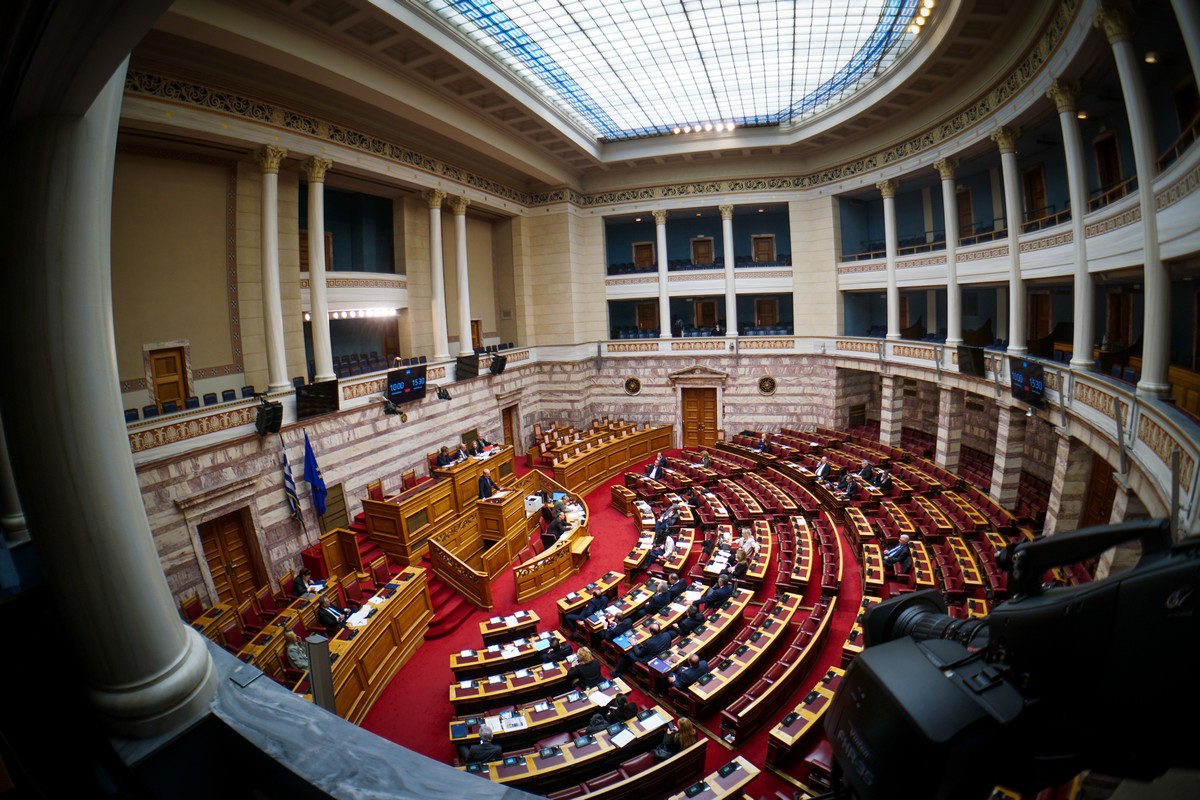 Γραφείο Προϋπολογισμού του Κράτους στη Βουλή: Να στηριχθούν στοχευμένα οι εξαγωγικοί κλάδοι