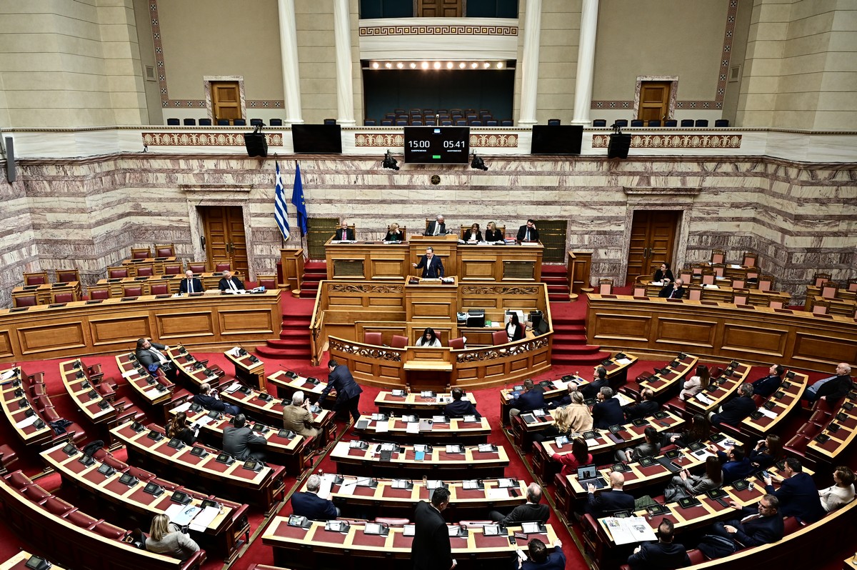 «Θάβουν» την συζήτηση στη Βουλή