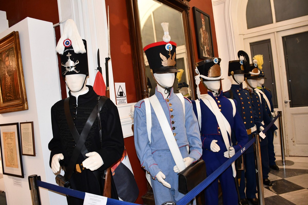 ΥΜΑΘ: Εγκαινιάστηκε η έκθεση κειμηλίων και τεκμηρίων (ΦΩΤΟ)