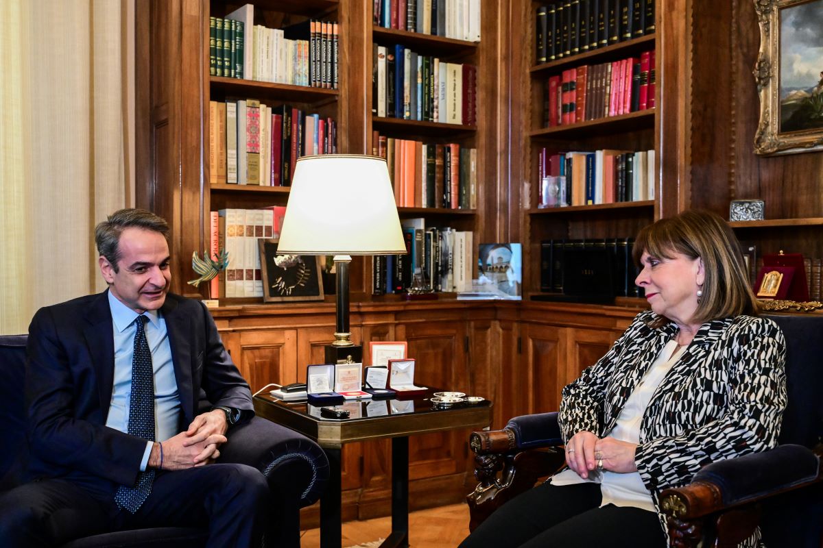 Η τελευταία συνάντηση Σακελλαροπούλου – Μητσοτάκη: «Να αλλάξουμε το κλίμα δυσπιστίας»