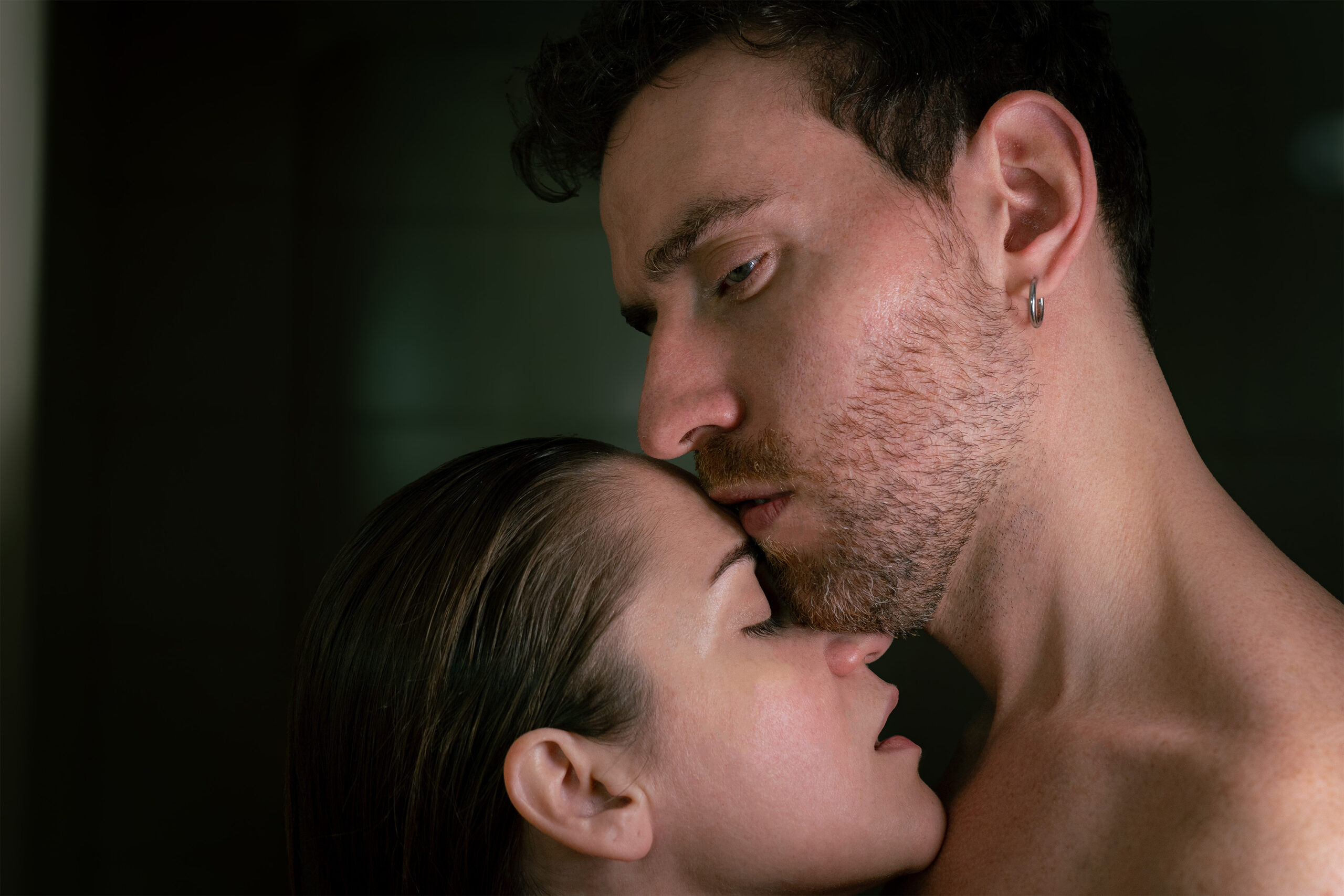 «Επιστροφή»: Η μουσική παράσταση του Δημήτρη Μαραμή σε σκηνοθεσία Στέλιου Βραχνή στο θέατρο Αυλαία