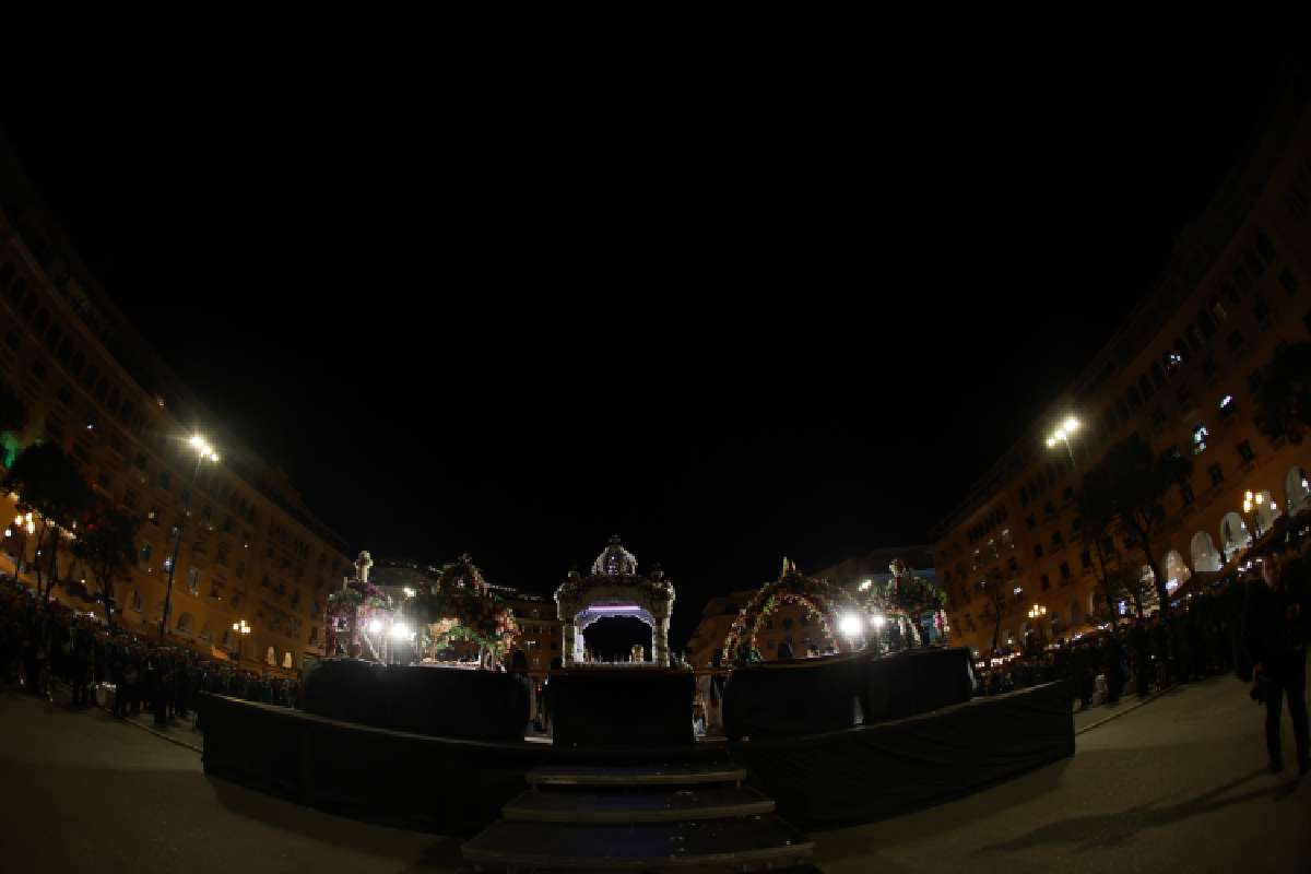 10+1 εικόνες από την συνάντηση των πέντε Επιταφίων στη Θεσσαλονίκη (ΦΩΤΟΡΕΠΟΡΤΑΖ)