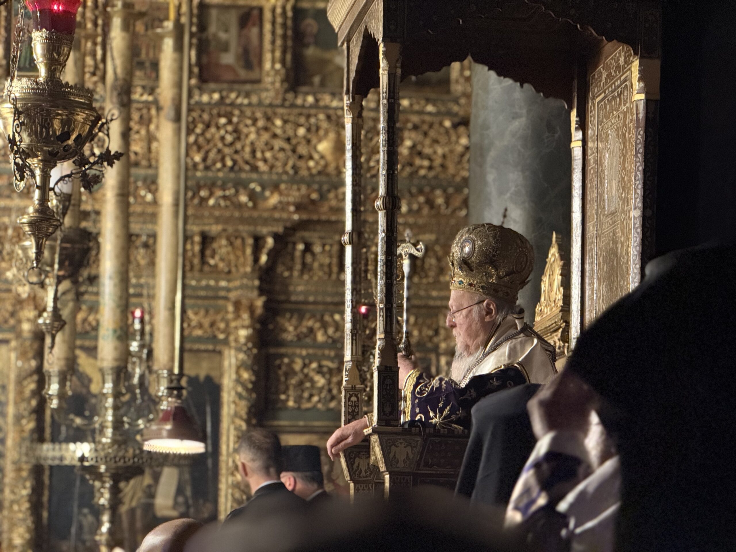 Κατάνυξη στην περιφορά του Επιταφίου στο Φανάρι