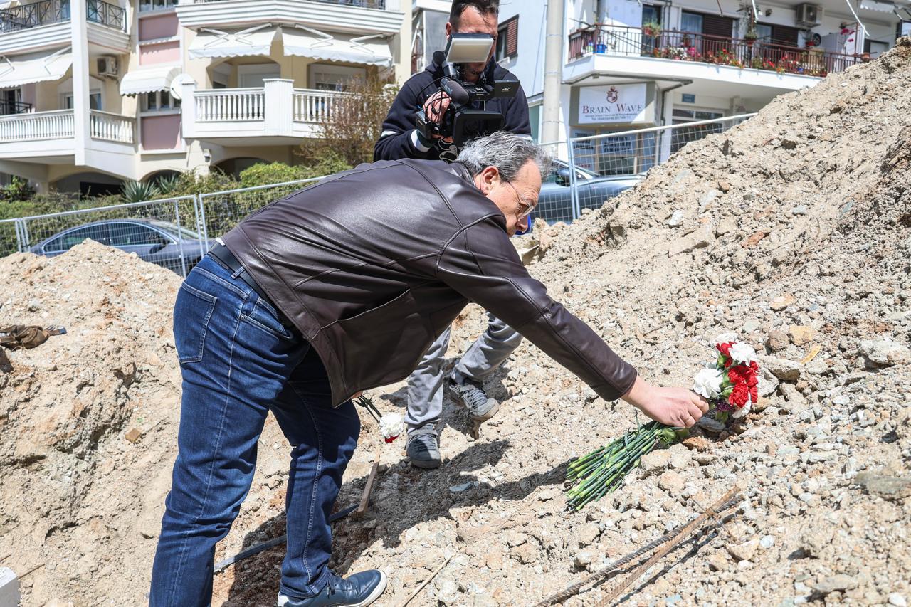 Επίσκεψη Φάμελλου και μελών του ΣΥΡΙΖΑ στους ομαδικούς τάφους πολιτικών κρατουμένων στο Γεντί Κουλέ (ΦΩΤΟ)