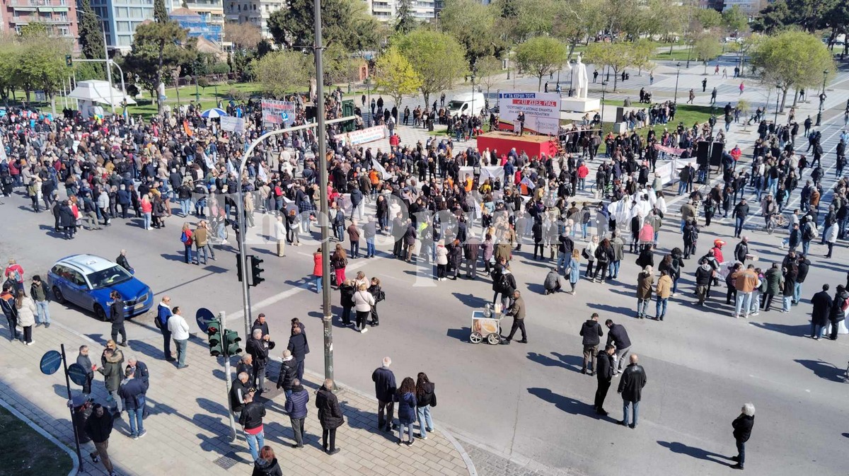 Σε απεργιακό κλοιό η χώρα: Συγκεντρώσεις και πορείες στη Θεσσαλονίκη (ΦΩΤΟ-VIDEO)