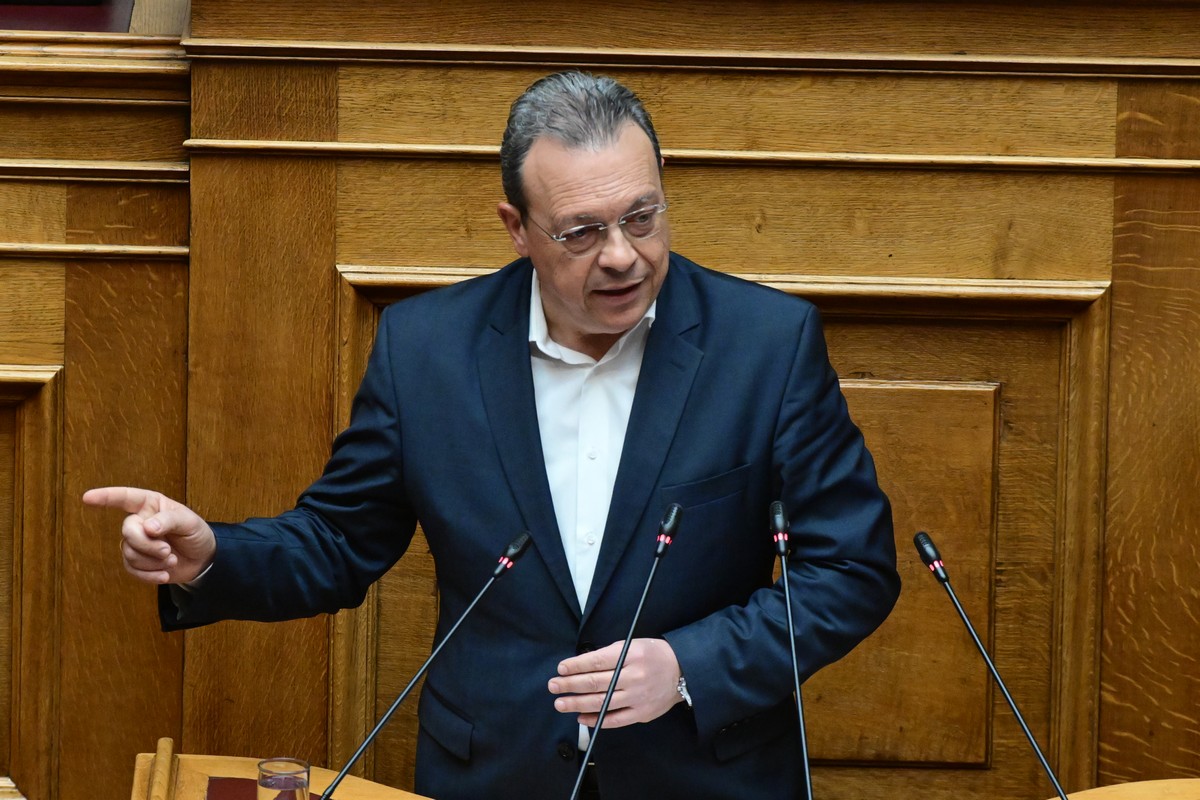 ΣΥΡΙΖΑ: Αλλαζή ατζέντας με Παλαιστινιακό – Οι θεσμικές παρεμβάσεις Φάμελλου