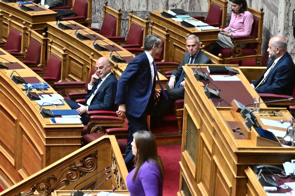 Γιατί ο Μητσοτάκης άλλαξε τακτική με τη Ζωή Κωνσταντοπούλου