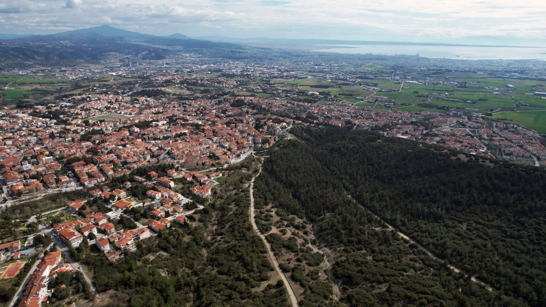 Δ. Ωραιοκάστρου: Μήνυση από αντιδήμαρχο σε ασυνείδητο που πετούσε μπάζα στο δημόσιο χώρο