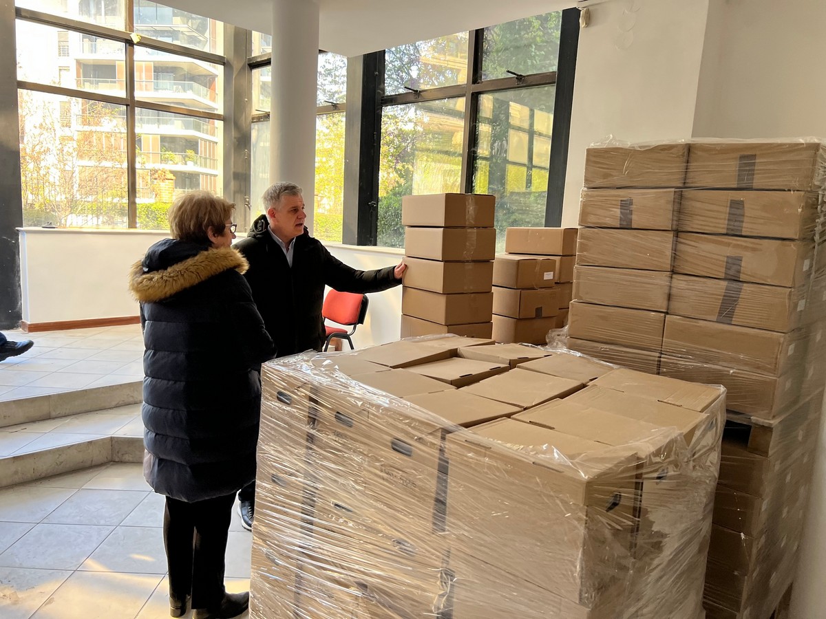 Κ. Γιουτίκας: Παρέδωσε υλικά προστασίας στην Πυροσβεστική Υπηρεσία Θεσσαλονίκης (ΦΩΤΟ)