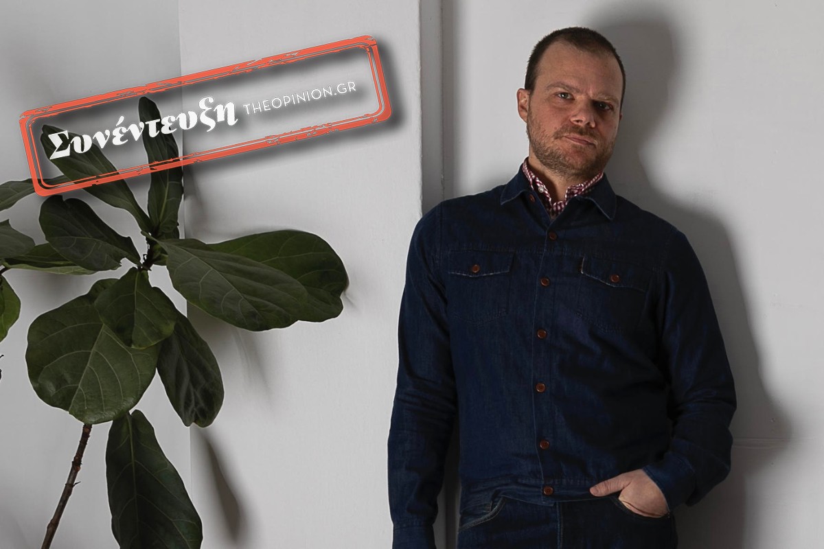 Ηλίας Σμήλιος στο TheOpinion: «Η εναλλακτική σκηνή συνεχίζει και “αναπνέει”»