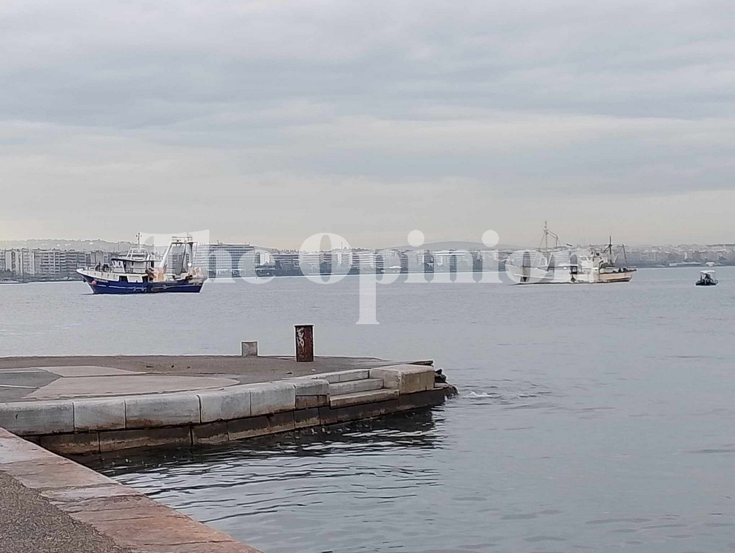 Ψαράδες με μηχανότρατες στον Θερμαϊκό για διαμαρτυρία (ΦΩΤΟ-VIDEO)