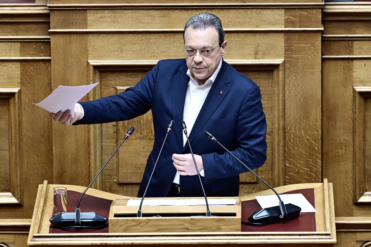 Πόρισμα για Τριαντόπουλο: Να διακοπεί η συνεδρίαση ζητά ο Φάμελλος