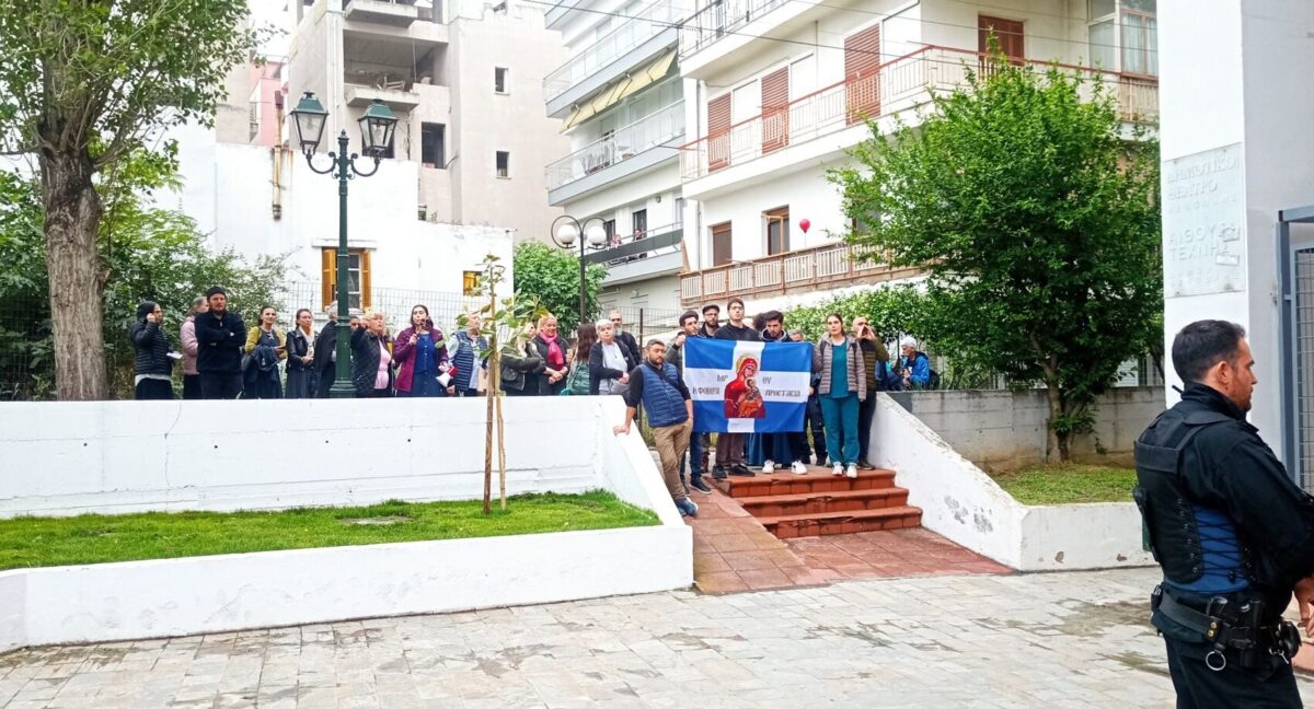 Θεσσαλονίκη: Ένταση έξω από το Δημοτικό Θέατρο του δήμου Νέαπολης – Συκεών – Διαμαρτυρία από μέλη χριστιανικών οργανώσεων