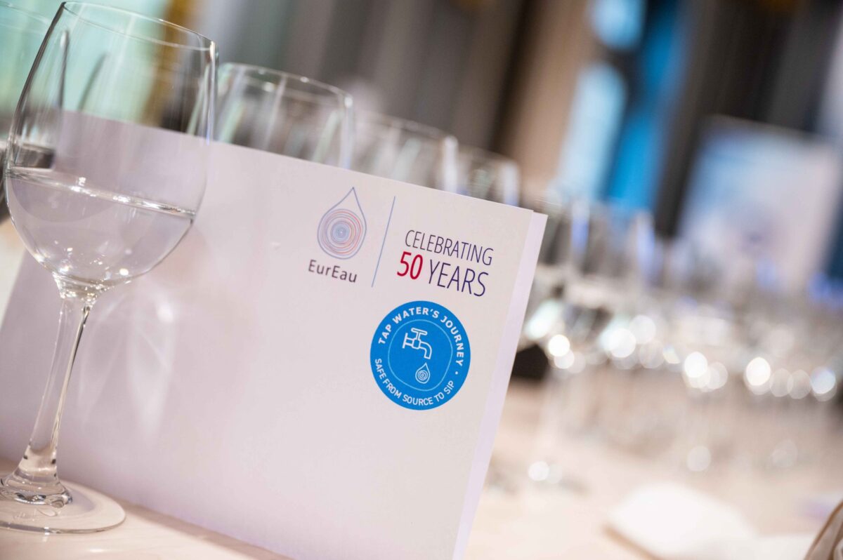 Το νερό της ΕΥΑΘ «ταξίδεψε» στις Βρυξέλλες (ΦΩΤΟ)