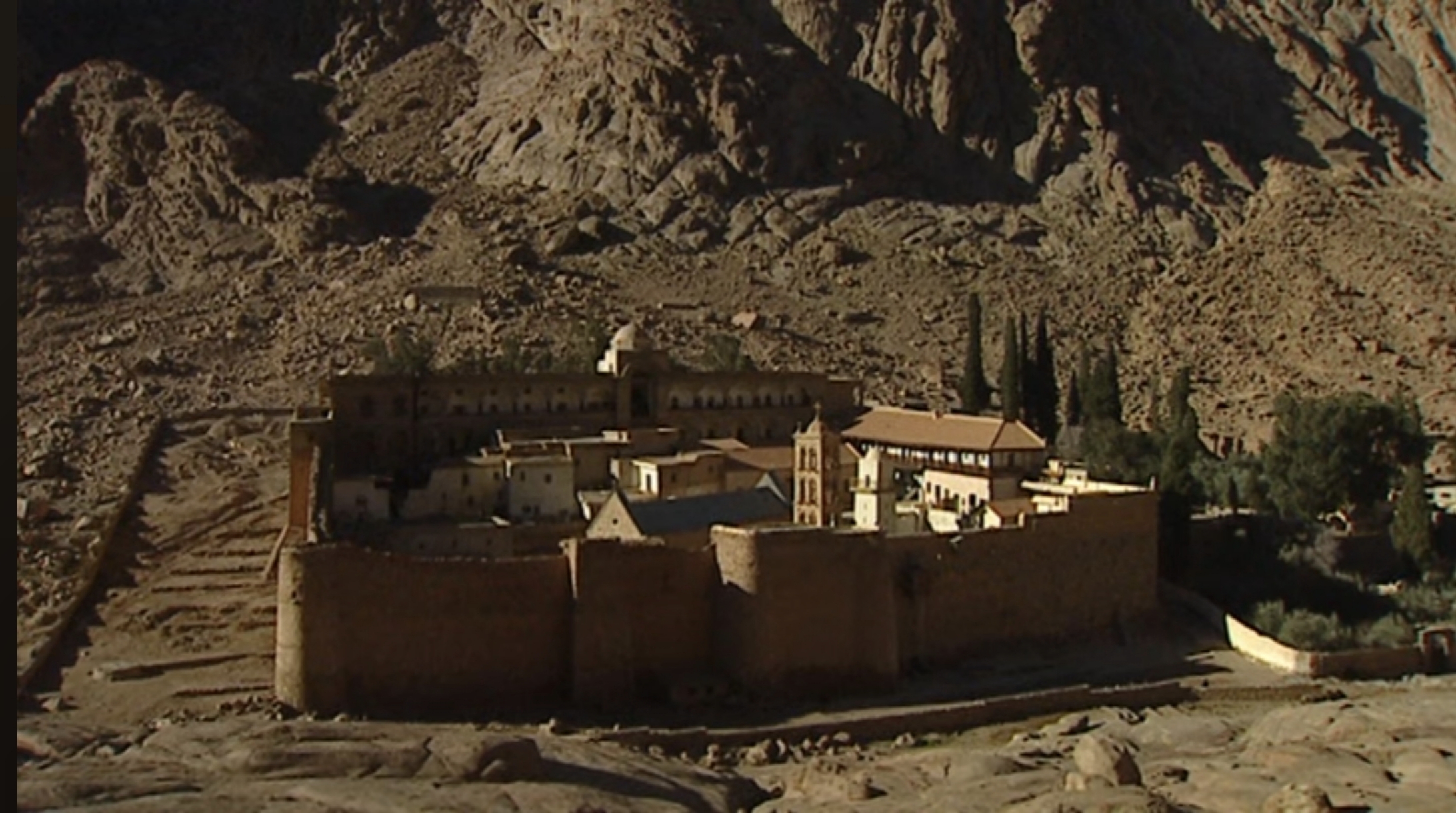 Πολιτικός σεισμός από την απόφαση της Αιγύπτου να κλείσει τη Μονή Σινά