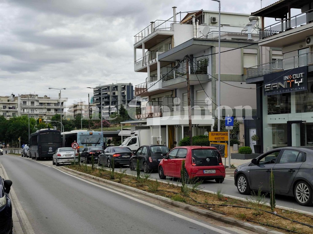 Τεράστιο μποτιλιάρισμα στη Λαμπράκη μετά το κλείσιμο του Περιφερειακού (ΦΩΤΟ+VIDEO)