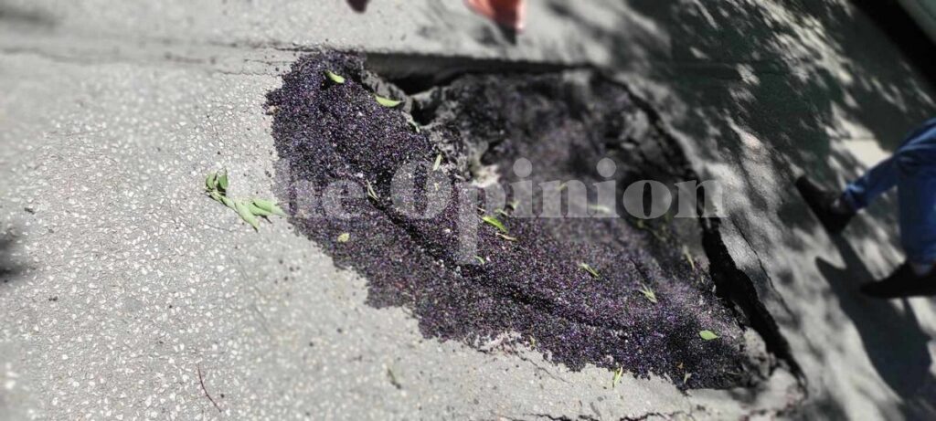 Ανησυχία για μεγάλη λακκούβα σε δρόμο της Θεσσαλονίκης (ΦΩΤΟ)
