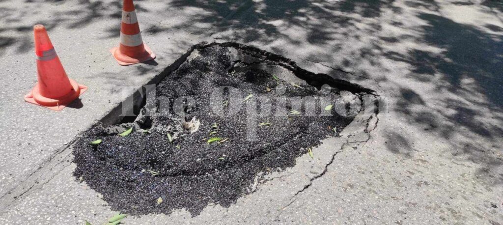 Ανησυχία για μεγάλη λακκούβα σε δρόμο της Θεσσαλονίκης (ΦΩΤΟ)