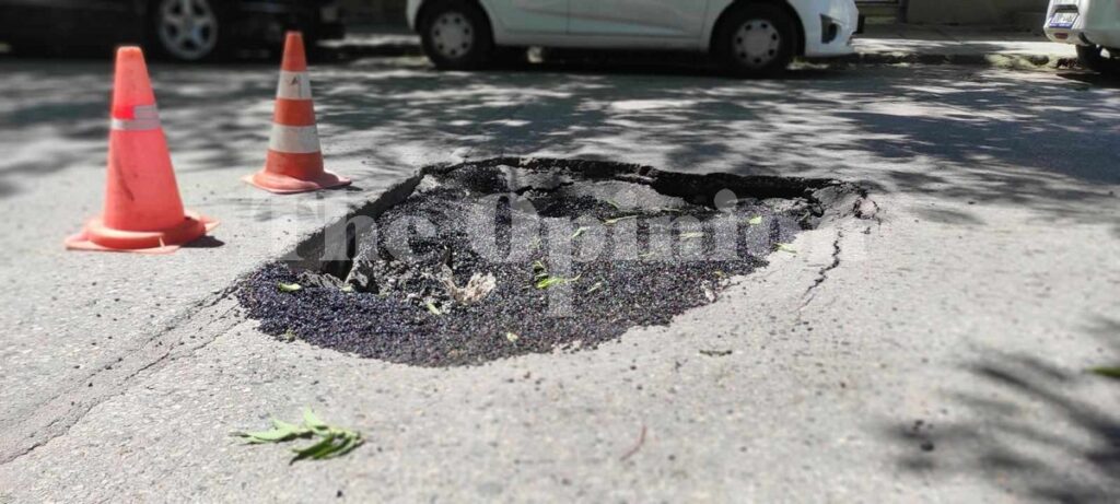 Ανησυχία για μεγάλη λακκούβα σε δρόμο της Θεσσαλονίκης (ΦΩΤΟ)