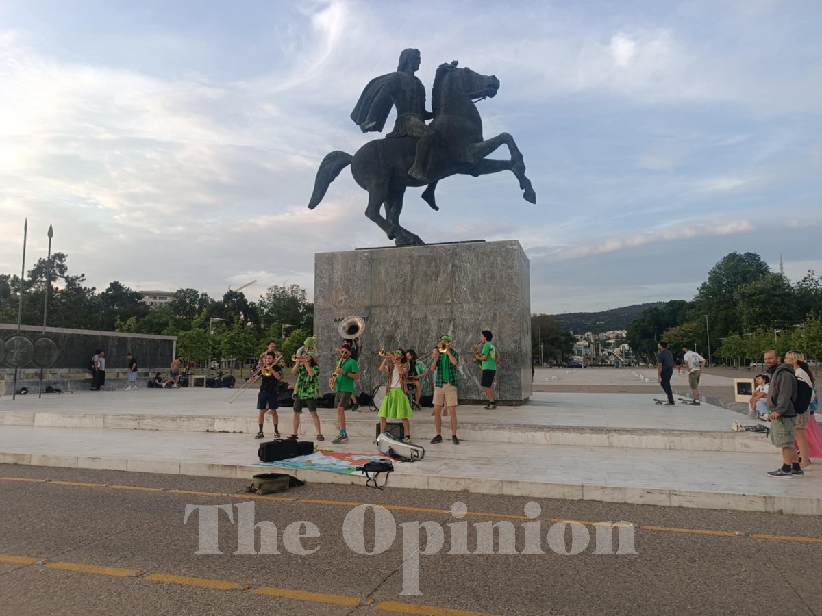 Η γαλλική μπάντα με τα πράσινα που «τάραξε» την Θεσσαλονίκη (ΦΩΤΟ+VIDEO)