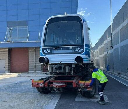 Έφτασε το πρώτο από τα 15 νέα τρένα του μετρό Θεσσαλονίκης (ΦΩΤΟ)