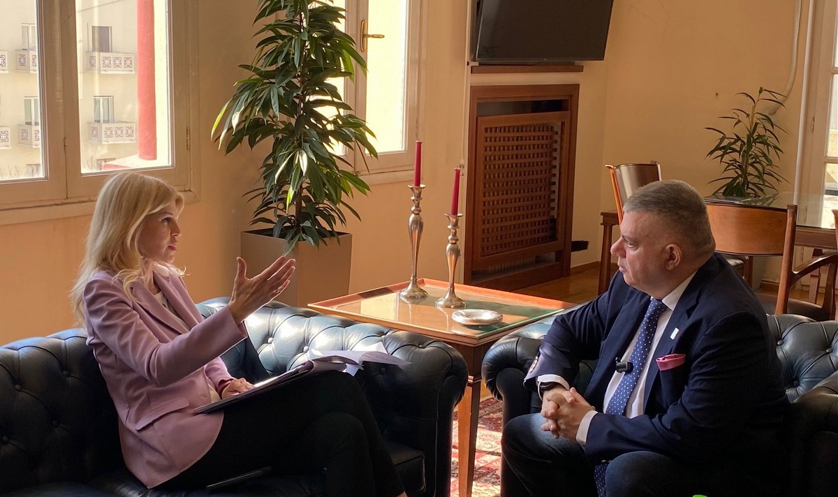 Συνάντηση Ράπτη – Παπαδόπουλου με φόντο τις άνεργες γυναίκες, θύματα ενδοοικογενειακής βίας