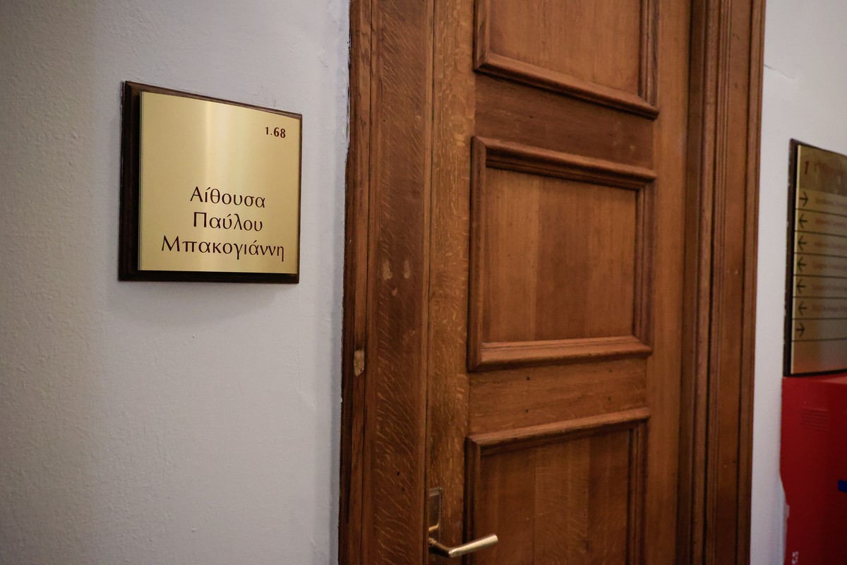 Αναλαμβάνουν οι νομικοί