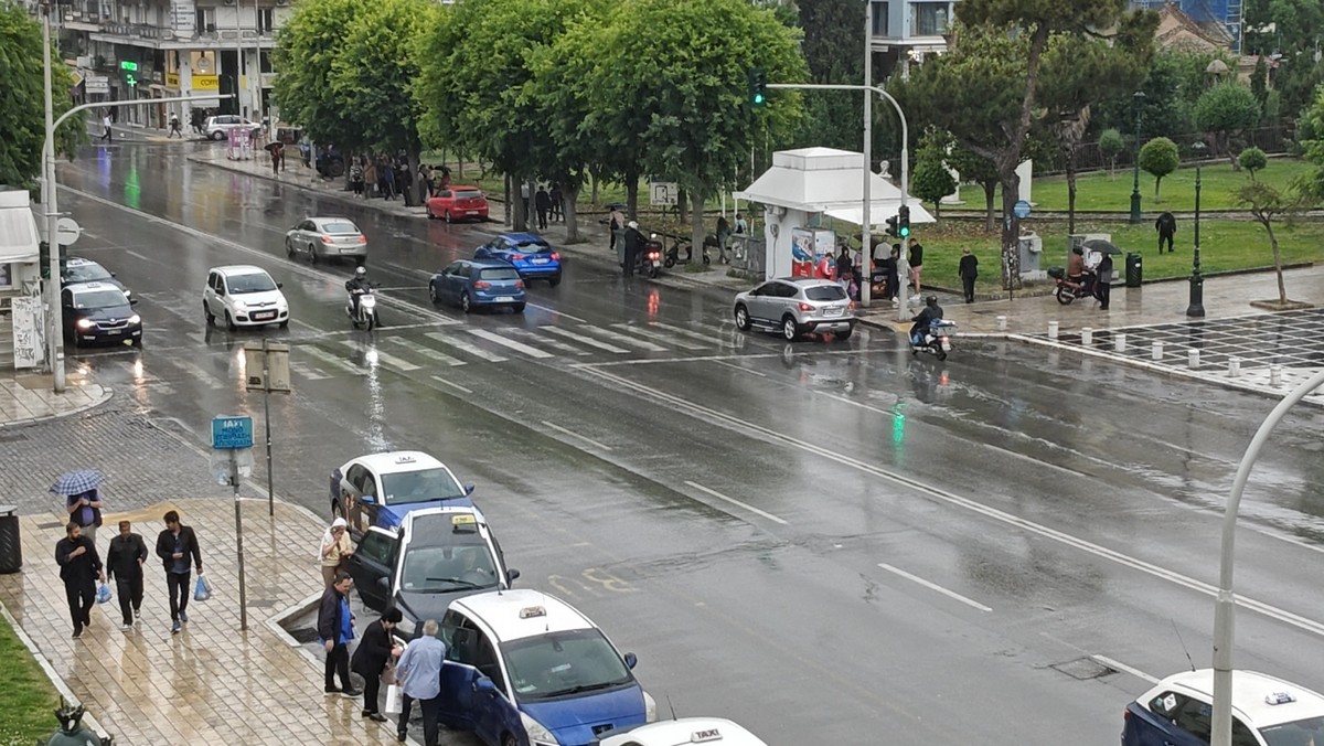Επιμένουν οι καταιγίδες στη Θεσσαλονίκη σήμερα (21/11)