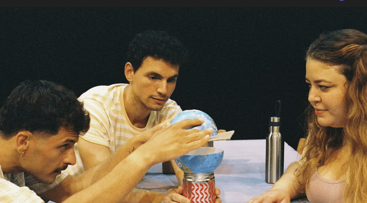 «Γιέστεμ ή Ο Σωστός Τόπος και Χρόνος»: Μόνο για 2 παραστάσεις στο Δημοτικό Θέατρο ΑΝΕΤΟΝ