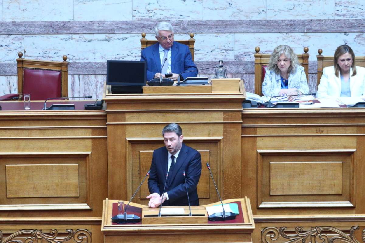 ΠΑΣΟΚ: Εμείς θεσμικοί, ο Πρωθυπουργός έκθετος με την αυτοθυματοποίησή του